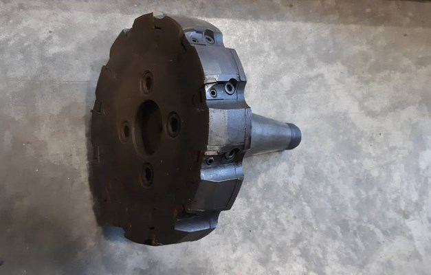Fresa a spianare diametro 250, con attacco ISO 50 - USATA